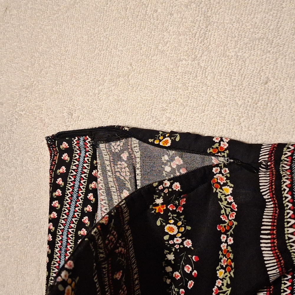 Loft Ruffle Shorts sz 8 - Picture 4 of 6
